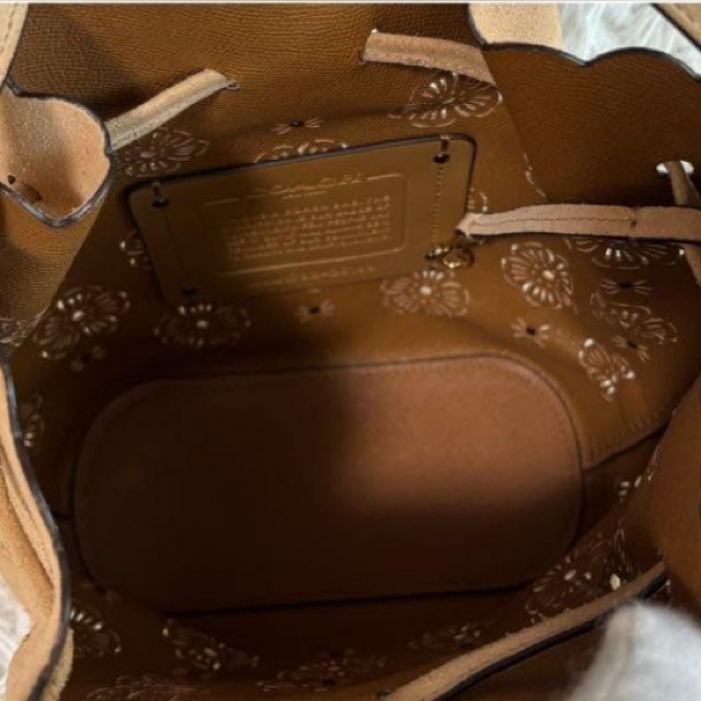 Coach Suede Bucket Bag 18 with Cut Out Tea Rose EUC - Picture 7 of 8